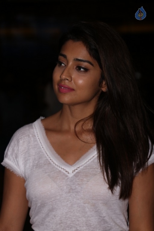 Celebrities Spotted at Airport - 14 / 18 photos