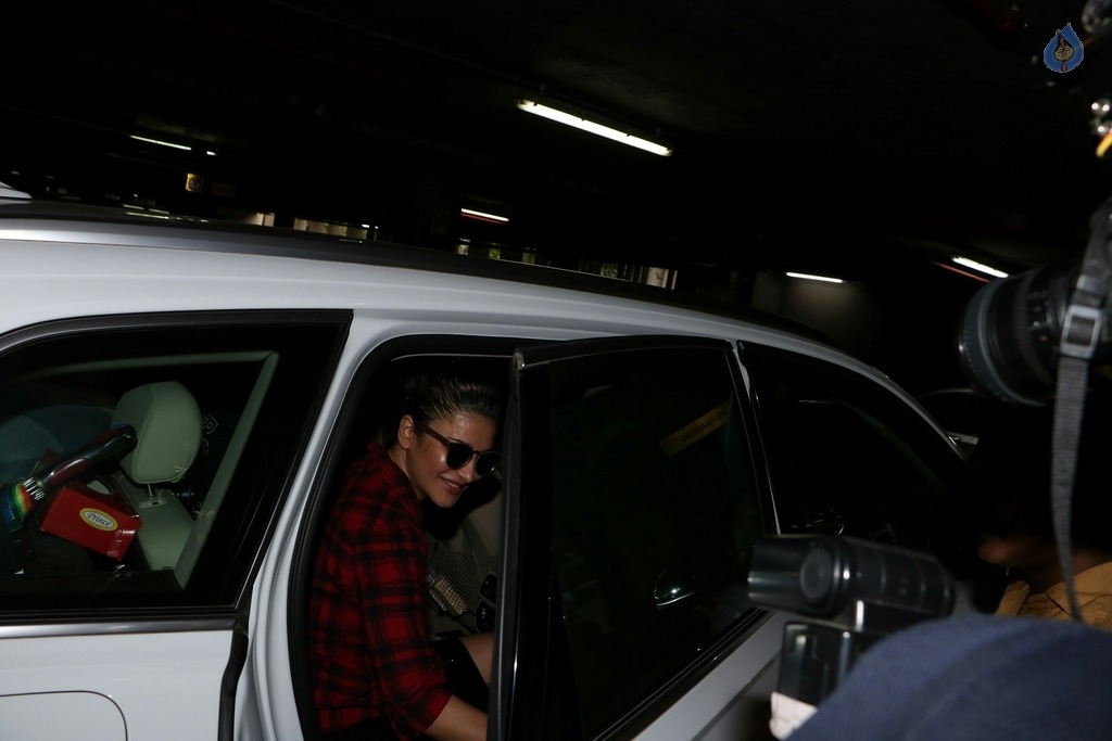 Celebrities Spotted at Airport - 2 / 51 photos