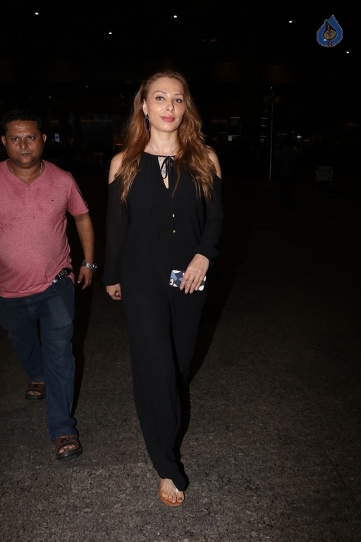 Celebrities Spotted at Airport  - 51 / 56 photos