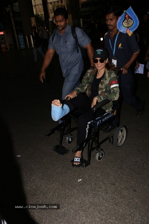 Celebrities Spotted at Airport Photos - 41 / 54 photos