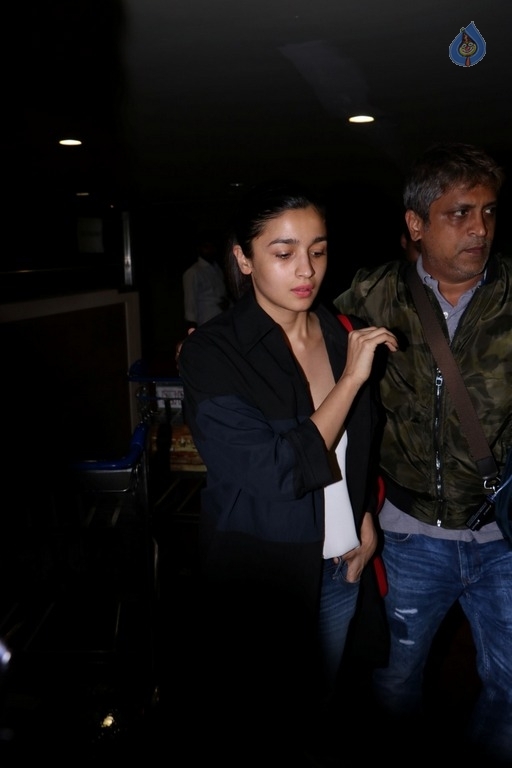Celebrities Spotted at Airport Returns From IIFA - 17 / 84 photos