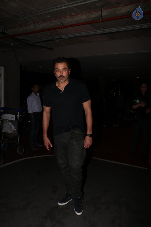 Celebrities Spotted at Airport Returns From IIFA - 19 / 84 photos