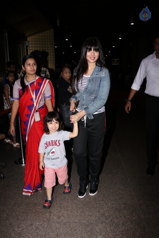 Celebrities Spotted at Airport Returns From IIFA - 25 / 84 photos