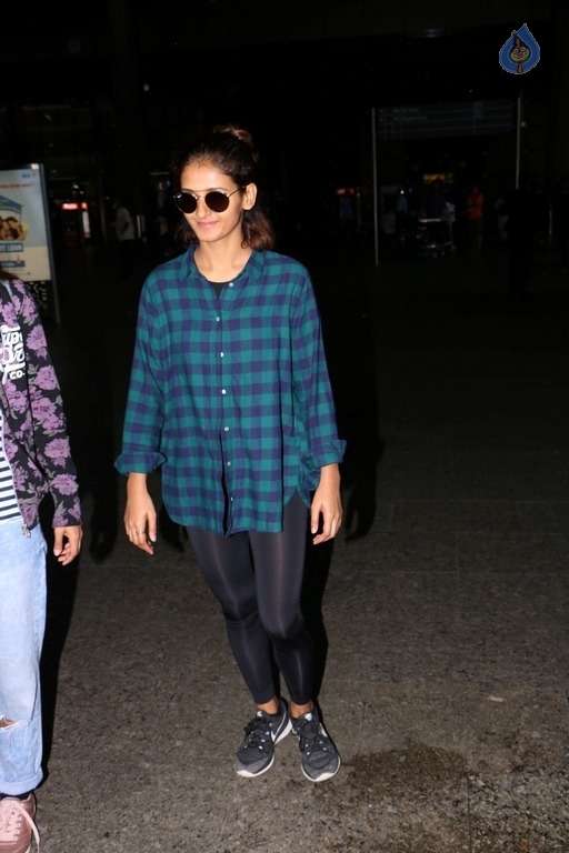 Celebrities Spotted at Airport Returns From IIFA - 35 / 84 photos