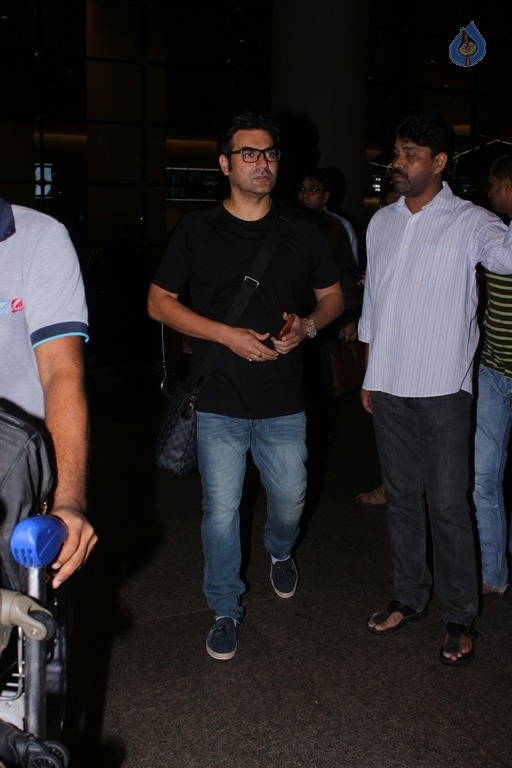 Celebrities Spotted at Airport Returns From IIFA - 45 / 84 photos