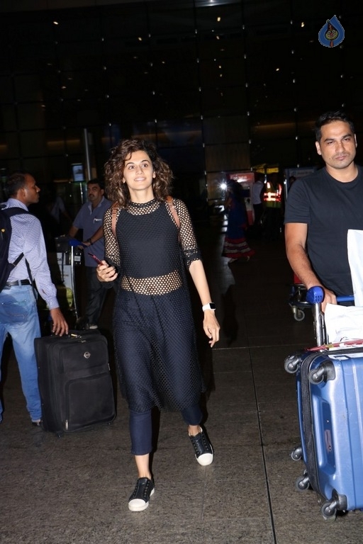 Celebrities Spotted at Airport Returns From IIFA - 70 / 84 photos