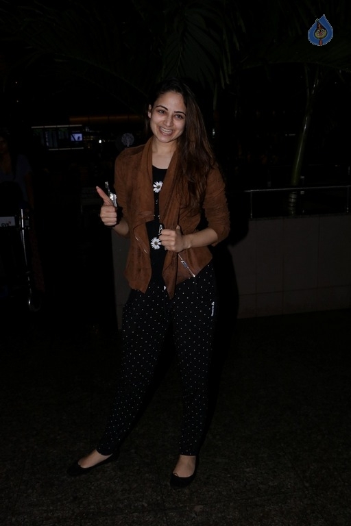 Celebrities Spotted at Airport Returns From IIFA - 71 / 84 photos