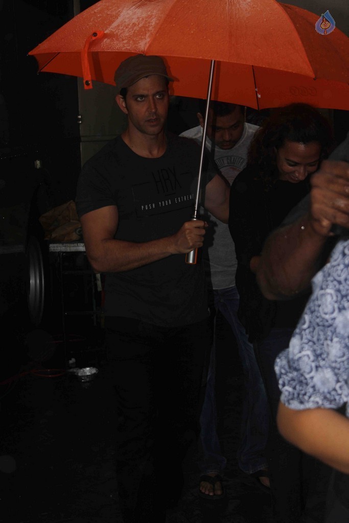 Celebrities Spotted at Mehboob Studio - 14 / 19 photos