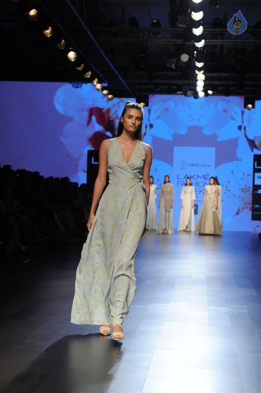 Celebrities Walk the Ramp at LFW 2016 Summer Resort 1 - 35 / 63 photos