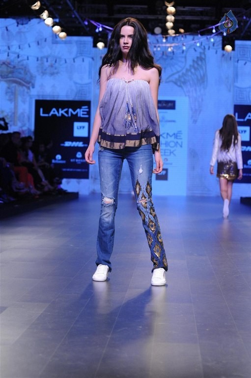 Celebrities Walks the Ramp at LFW 2016 - 3 / 60 photos