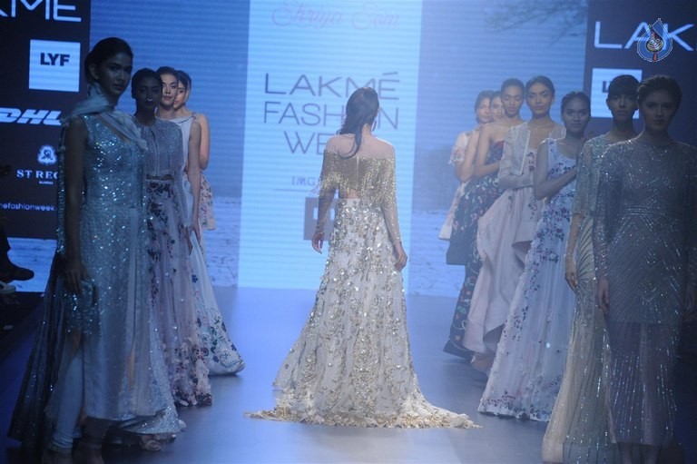 Celebrities Walks the Ramp at LFW 2016 - 5 / 60 photos