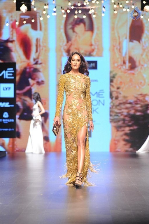 Celebrities Walks the Ramp at LFW 2016 - 6 / 60 photos