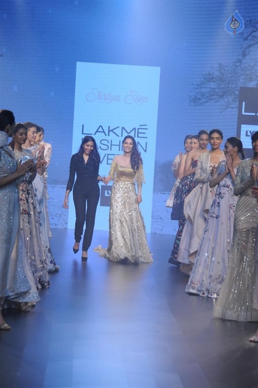 Celebrities Walks the Ramp at LFW 2016 - 7 / 60 photos