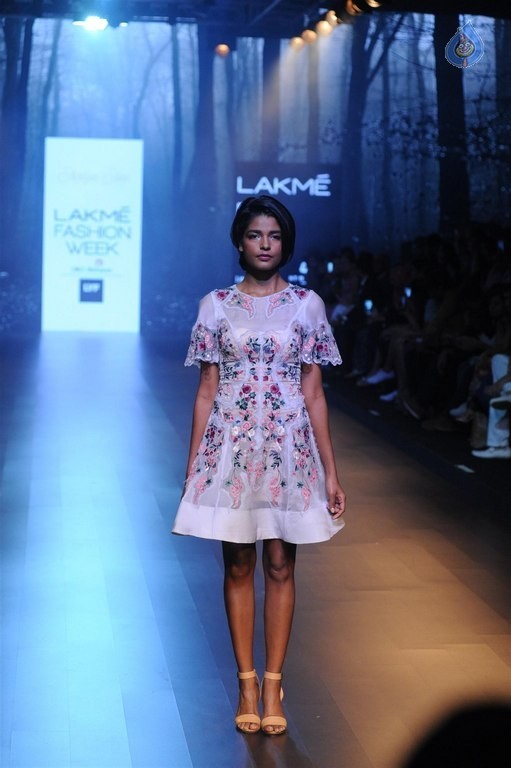 Celebrities Walks the Ramp at LFW 2016 - 10 / 60 photos