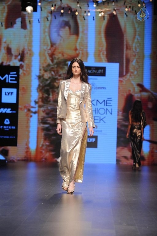 Celebrities Walks the Ramp at LFW 2016 - 14 / 60 photos