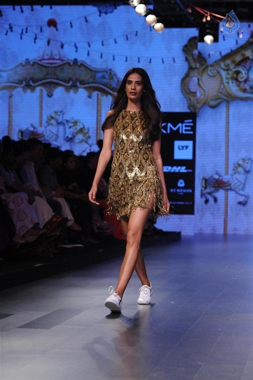 Celebrities Walks the Ramp at LFW 2016 - 16 / 60 photos