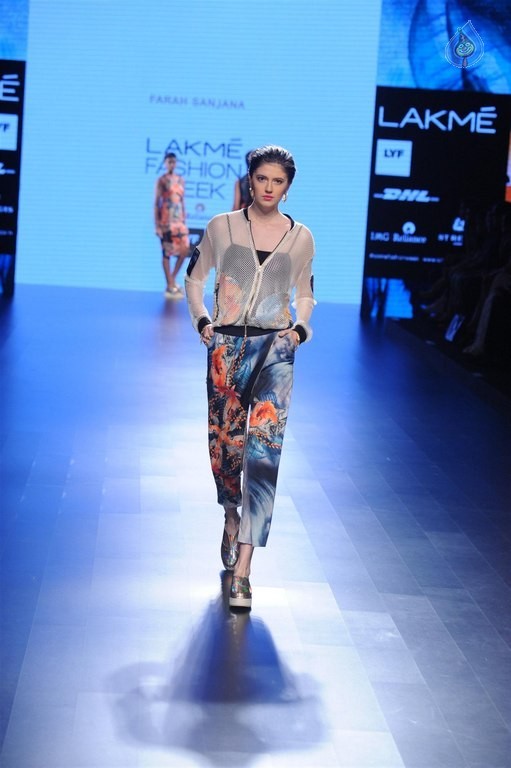 Celebrities Walks the Ramp at LFW 2016 - 24 / 60 photos