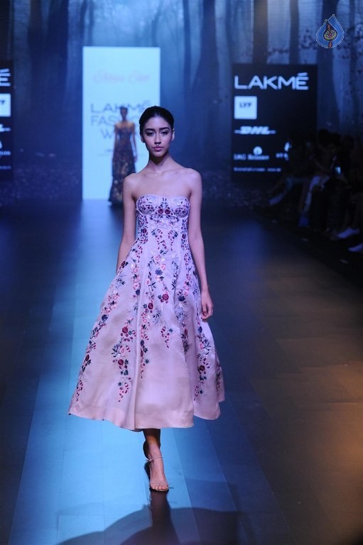 Celebrities Walks the Ramp at LFW 2016 - 41 / 60 photos