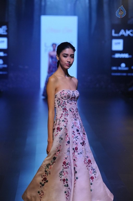 Celebrities Walks the Ramp at LFW 2016 - 55 / 60 photos