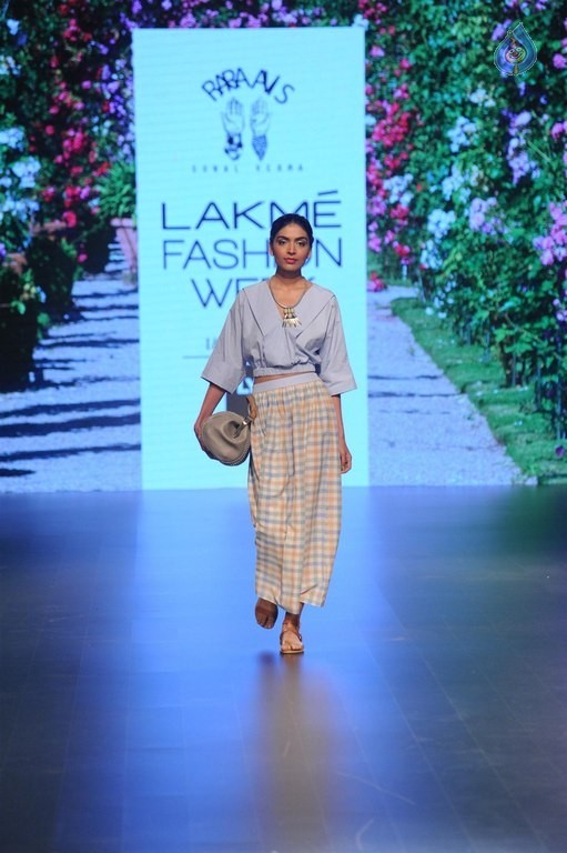 Celebrities Walks the Ramp at LFW 2016 - 56 / 60 photos