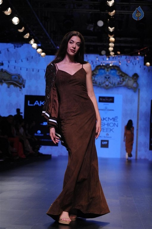 Celebrities Walks the Ramp at LFW 2016 - 59 / 60 photos