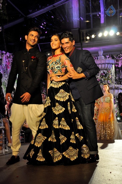 Celebrities Walks the Ramp at LFW Winter Festive 2016 - 21 / 63 photos