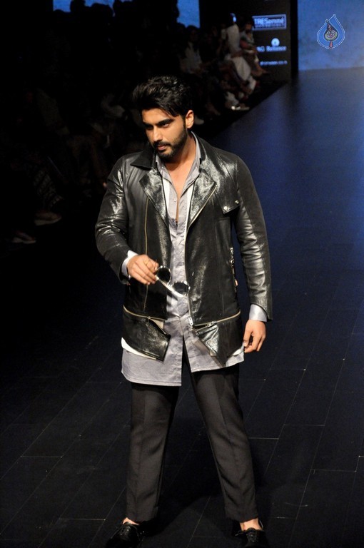 Celebrities Walks the Ramp at LFW Winter Festive 2016 - 23 / 63 photos