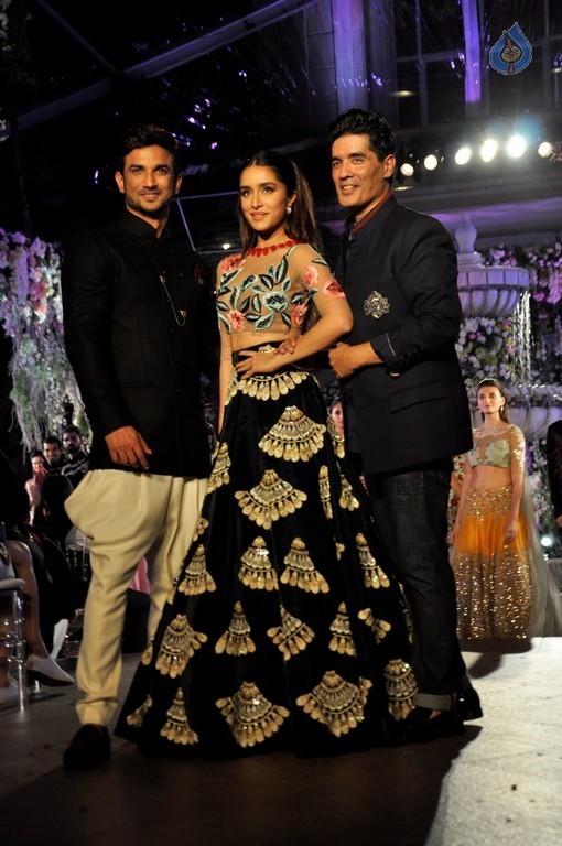Celebrities Walks the Ramp at LFW Winter Festive 2016 - 29 / 63 photos