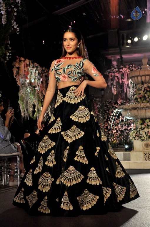 Celebrities Walks the Ramp at LFW Winter Festive 2016 - 39 / 63 photos