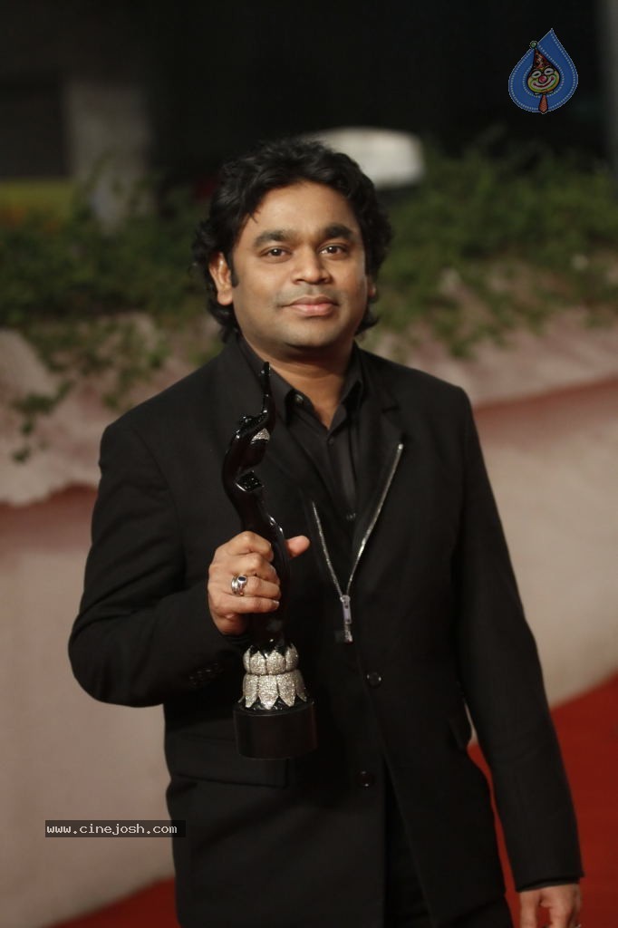 Celebs at 57th Idea Filmfare Awards 2011 - 116 / 137 photos