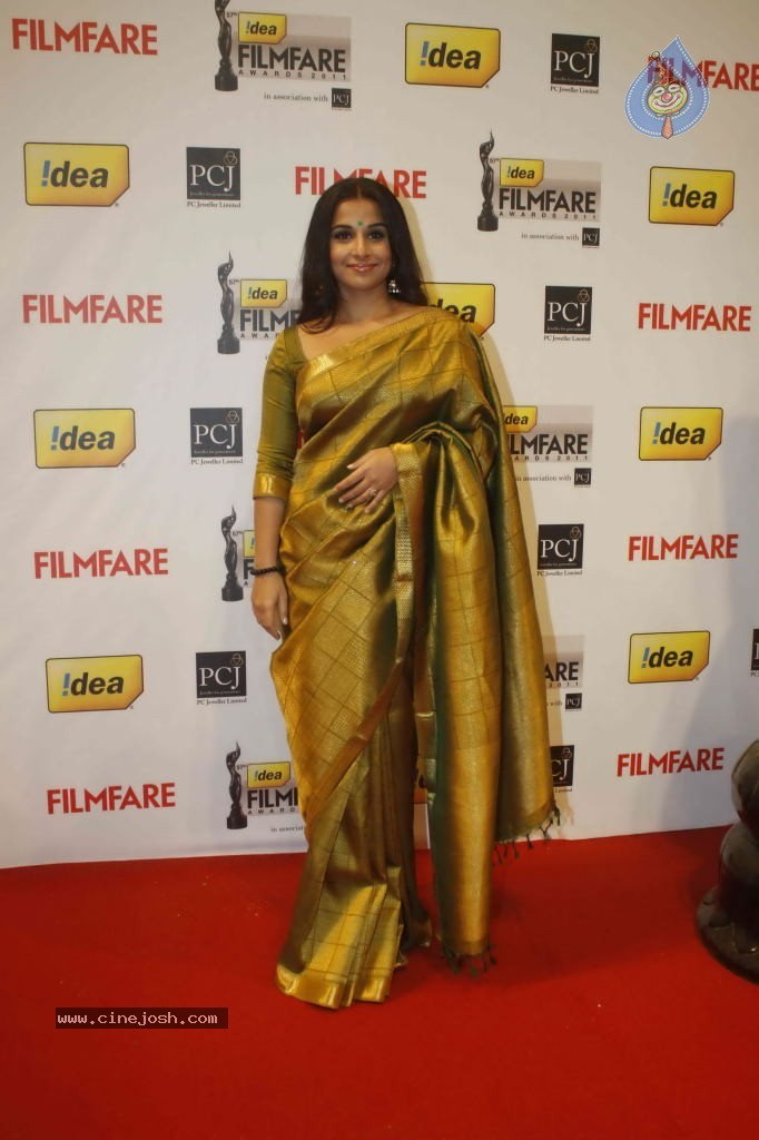 Celebs at 57th Idea Filmfare Awards 2011 - 117 / 137 photos