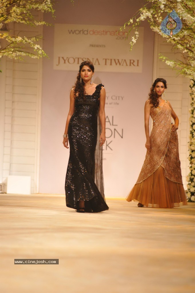 Celebs at Aamby Valley India Bridal Fashion Week - 28 / 96 photos