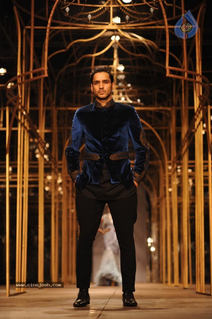 Celebs at Aamby Valley India Bridal Fashion Week - 36 / 96 photos