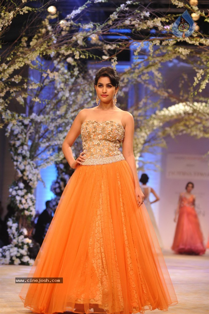 Celebs at Aamby Valley India Bridal Fashion Week - 39 / 96 photos