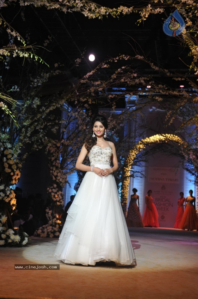 Celebs at Aamby Valley India Bridal Fashion Week - 44 / 96 photos