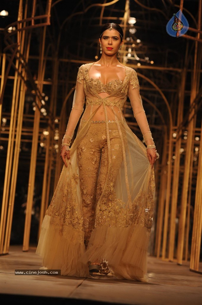 Celebs at Aamby Valley India Bridal Fashion Week - 45 / 96 photos