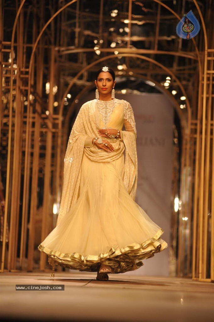 Celebs at Aamby Valley India Bridal Fashion Week - 48 / 96 photos