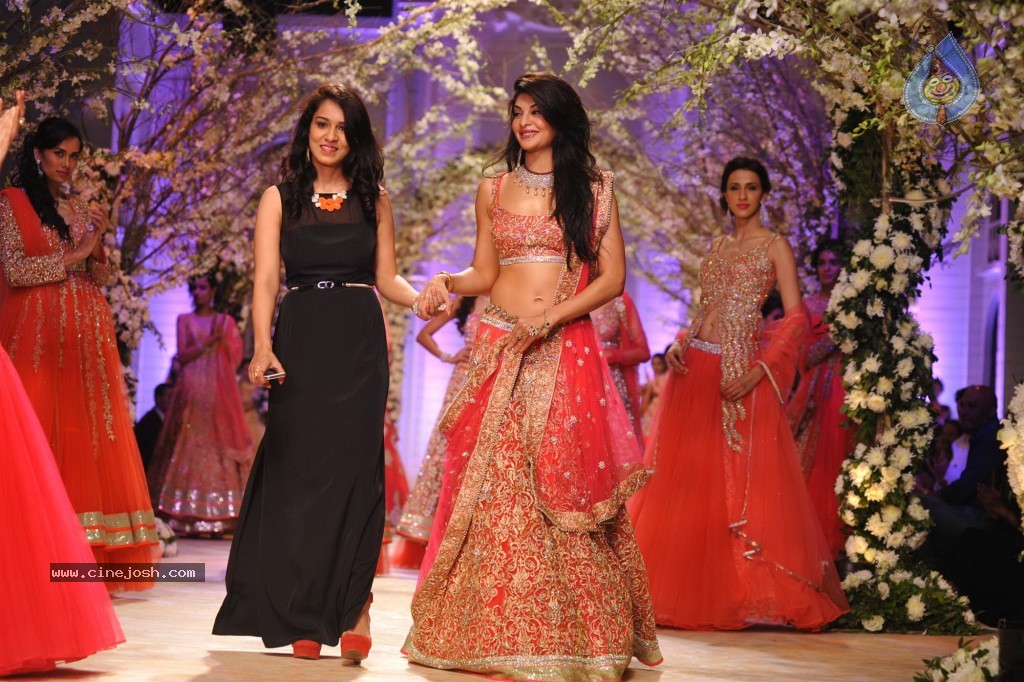 Celebs at Aamby Valley India Bridal Fashion Week - 54 / 96 photos