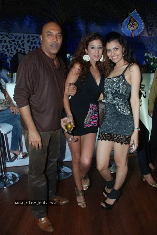 Celebs at Aamby Valley India Bridal Week day 5 - 112 / 133 photos