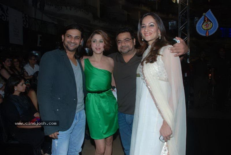 Celebs at Aamby Valley India Bridal Week day 5 - 122 / 133 photos