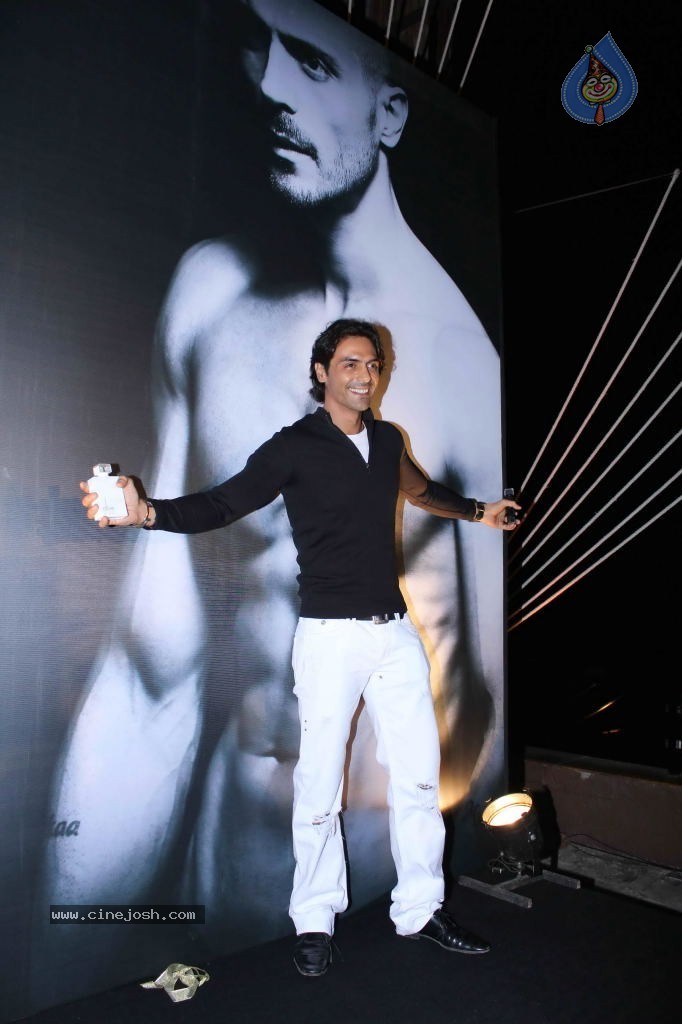 Celebs at Alive Perfume PM and Party - 103 / 138 photos