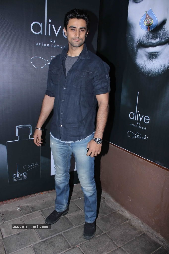 Celebs at Alive Perfume PM and Party - 118 / 138 photos