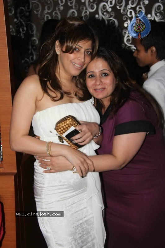 Celebs at All Women Party - 15 / 94 photos