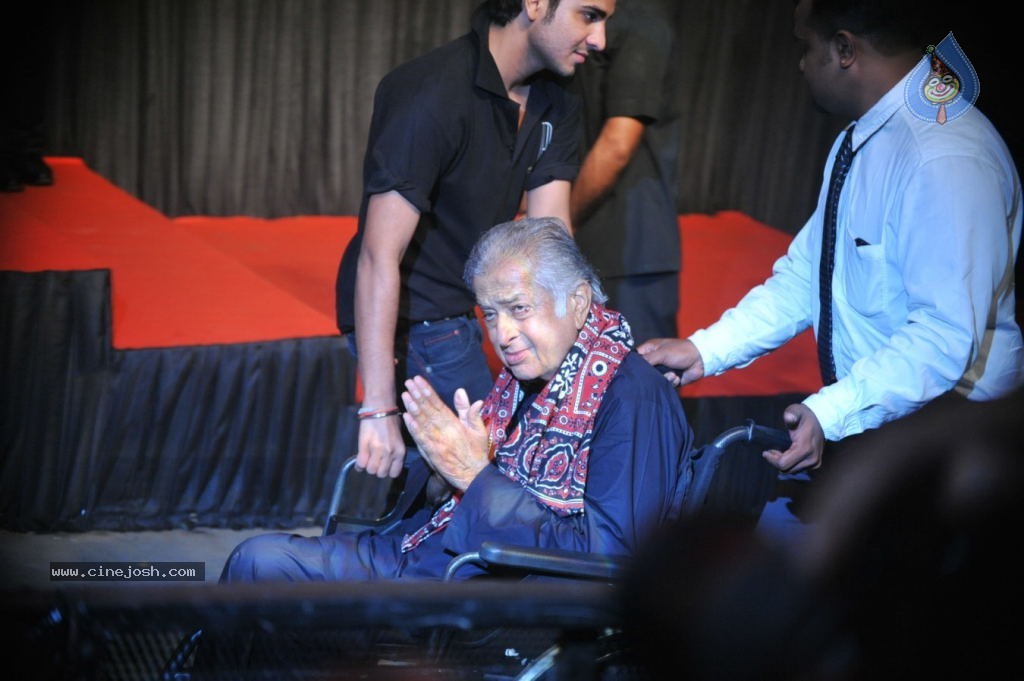 Celebs at Amitabh Bachchan 70th Bday Celebrations - 97 / 184 photos