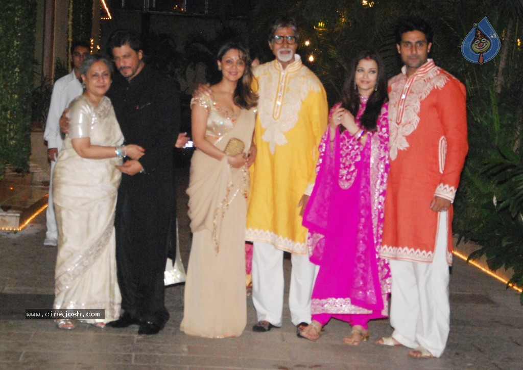 Celebs at Amitabh Family Diwali Bash - 33 / 36 photos