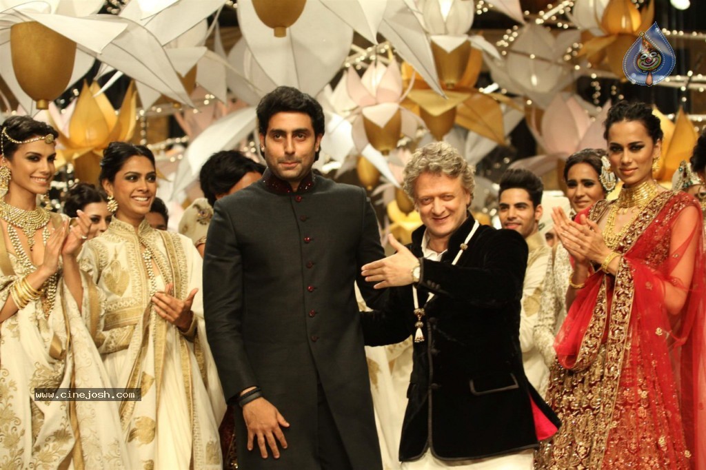 Celebs at AVIBW 2013 Grand Finale - 15 / 71 photos