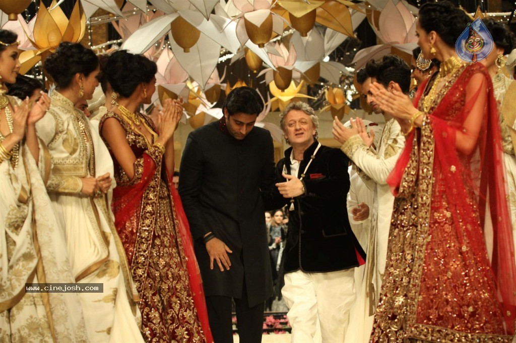 Celebs at AVIBW 2013 Grand Finale - 25 / 71 photos