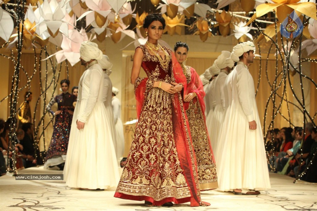 Celebs at AVIBW 2013 Grand Finale - 44 / 71 photos