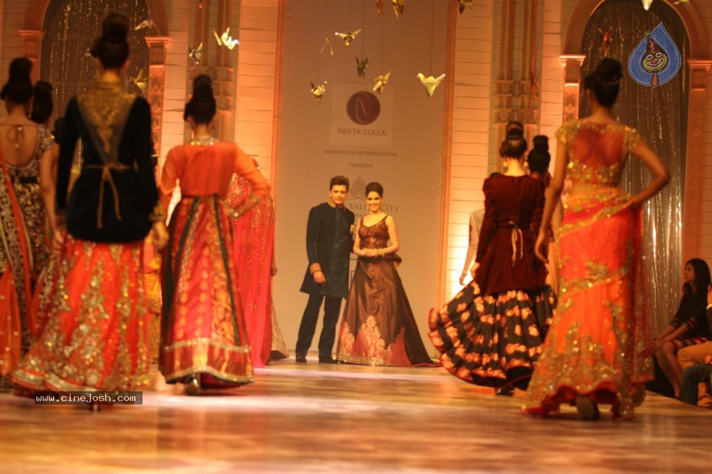 Celebs at AVIBW 2013 Grand Finale - 51 / 71 photos