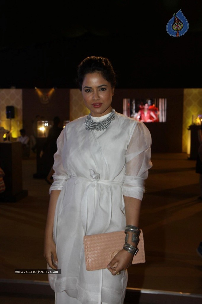 Celebs at AVIBW 2013 Grand Finale - 71 / 71 photos